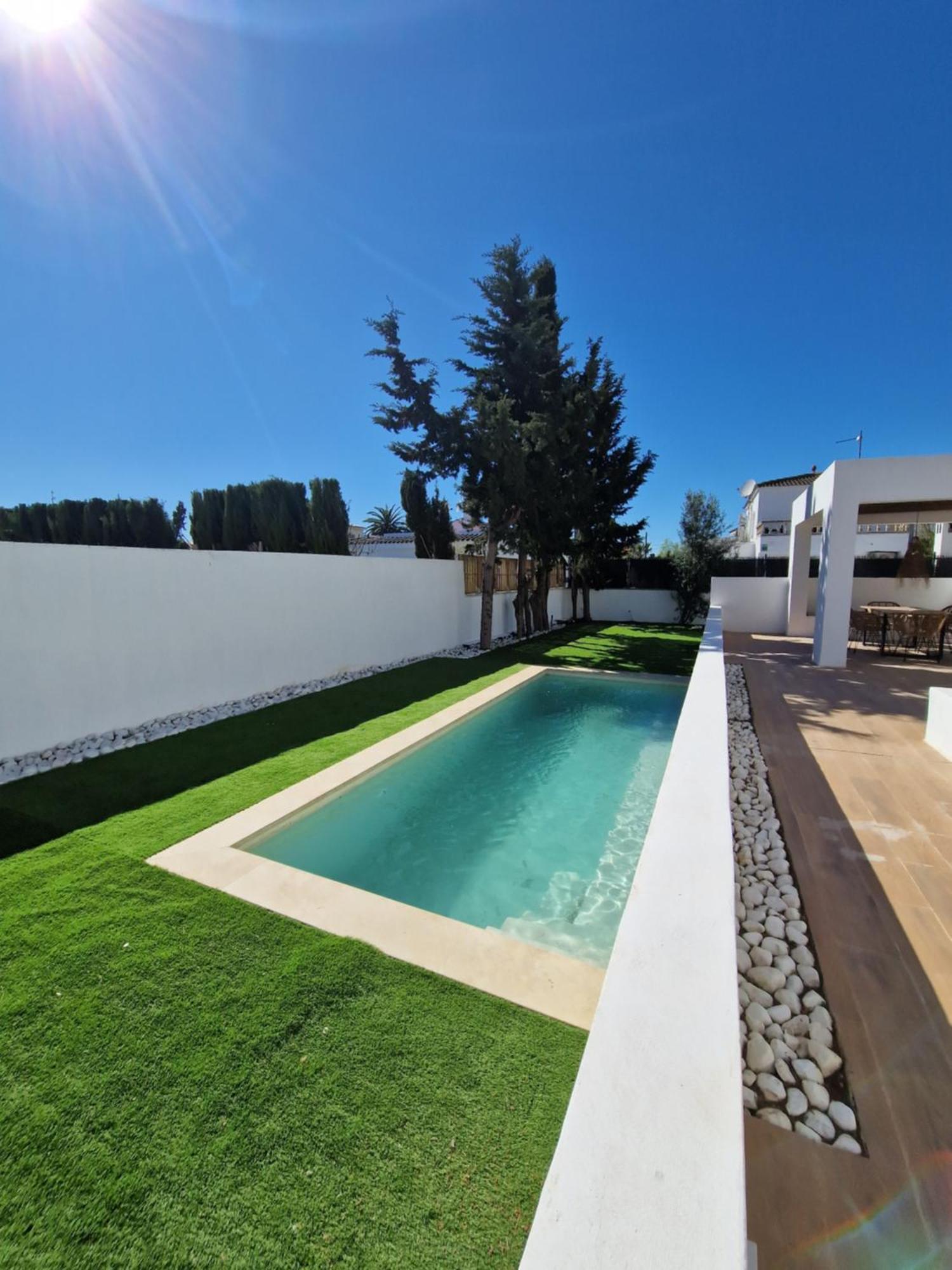 Gorgot P1 I Apartamento Con Terraza Y Piscina Comunitaria Cerca De La Playa Empuriabrava Exterior photo