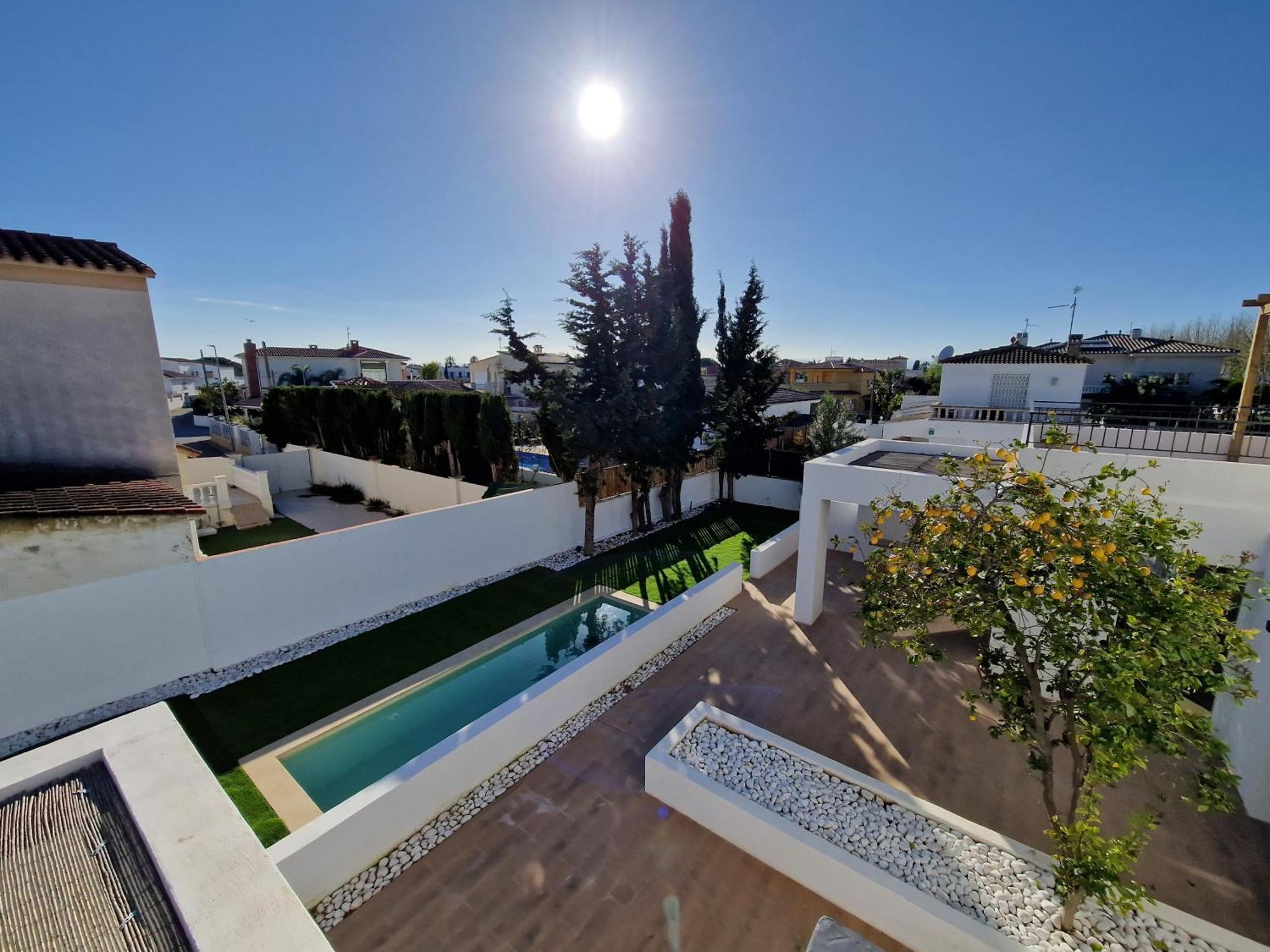 Gorgot P1 I Apartamento Con Terraza Y Piscina Comunitaria Cerca De La Playa Empuriabrava Exterior photo